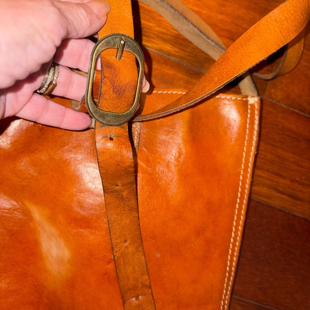 Vintage Tan Leather Messenger Bag. Patricia Nash - Picture 9 of 15